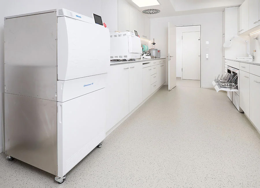 Oberflächen und Materialien in der AEMP